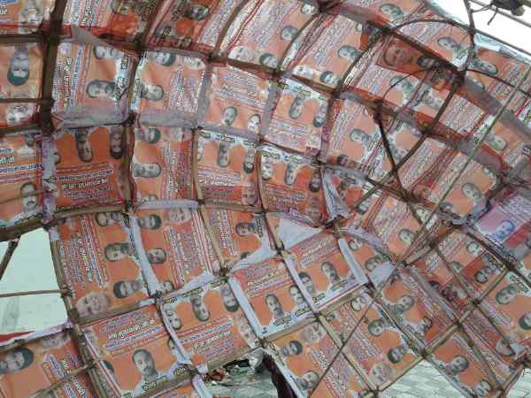 Dussehra 2017: Yogi Posters will burn in Varanasi VijayaDushmi and Public cheers 