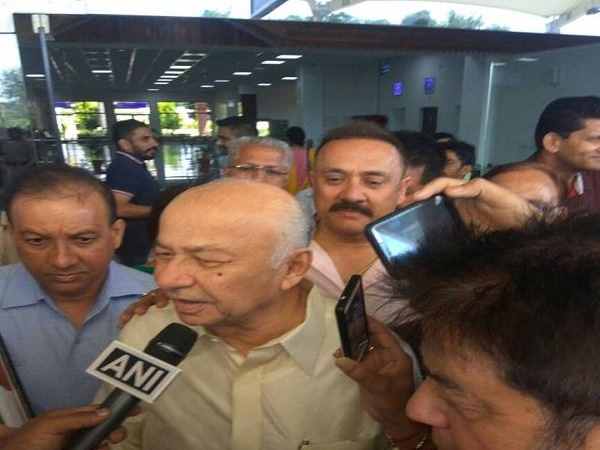 अब कांग्रेस आलाकमान से सीधे टकराव के मूड में आये वीरभद्र
