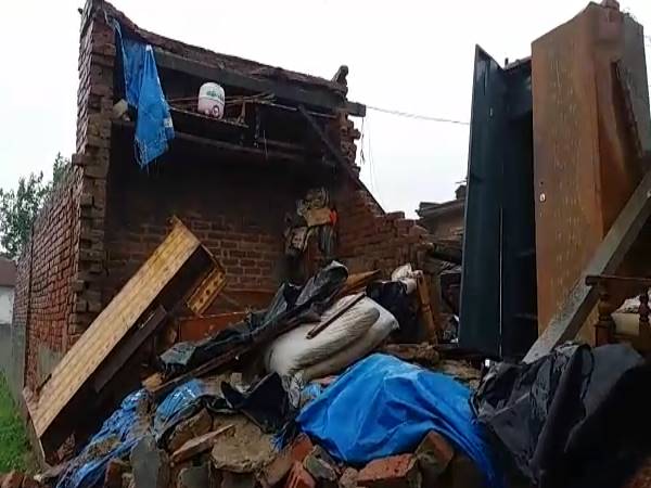 Three people including innocent, died due to rain in Bulandshahr Three people including innocent, died due to rain in Bulandshahr