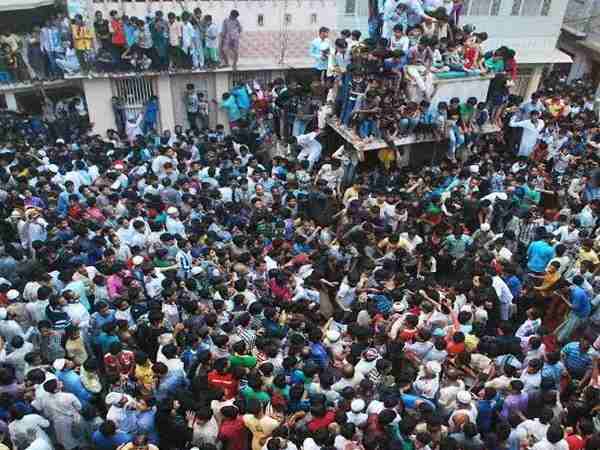 रस्म अदायगी के नाम पर हुई ऊंट की कुर्बानी, हजारों लोग पहुंचे देखने