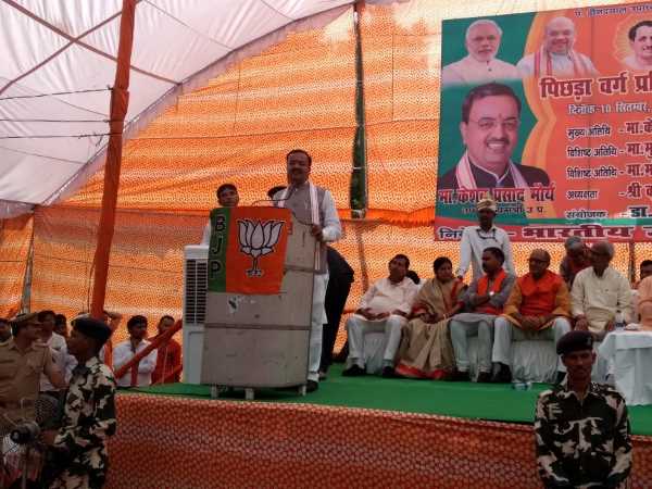 डिप्टी CM केशव का विवादित बयान, कहा- दाल में नमक जितना खाओ! डिप्टी CM केशव का विवादित बयान, कहा- दाल में नमक जितना खाओ!