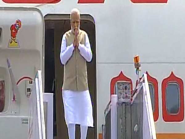 म्यांमार और चीन के 5 दिवसीय यात्रा से स्वदेश लौटे पीएम मोदी म्यांमार और चीन के 5 दिवसीय यात्रा से स्वदेश लौटे पीएम मोदी