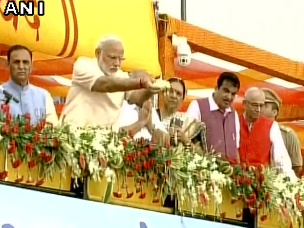 Live: पीएम मोदी ने सरदार सरोवर बांध का उद्घाटन किया