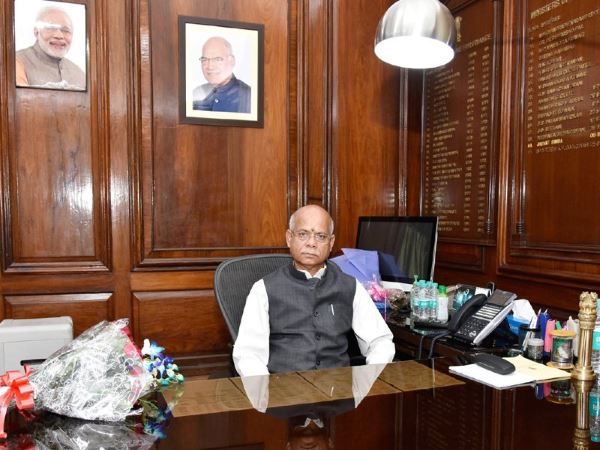 मोदी सरकार की नई कैबिनेट LIVE: राज्यवर्धन सिंह राठौड़ ने संभाला कार्यभार मोदी सरकार की नई कैबिनेट LIVE: राज्यवर्धन सिंह राठौड़ ने संभाला कार्यभार