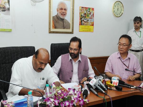 मोदी सरकार की नई कैबिनेट: धर्मेंद्र प्रधान, सुरेश प्रभु ने संभाला काम काज मोदी सरकार की नई कैबिनेट: धर्मेंद्र प्रधान, सुरेश प्रभु ने संभाला काम काज