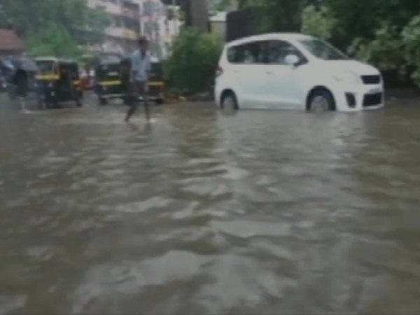 LIVE Mumbai Heavy Rains: खराब मौसम के चलते कई फ्लाइट कैंसिल