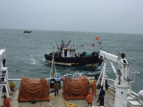 LIVE Mumbai Heavy Rains: समंदर में फंसे 14 मछुआरों को कोस्ट गार्ड की टीम ने बचाया