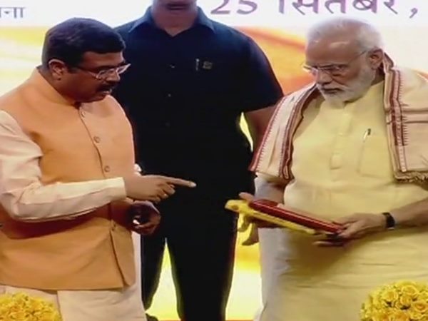 Narendra Modi LIVE: पीएम ने सौभाग्य योजना को किया लॉन्च