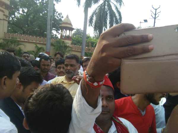 MP Pappu Yadav went to meet students in BHU MP Pappu Yadav went to meet students in BHU