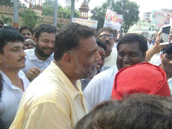 MP Pappu Yadav went to meet students in BHU MP Pappu Yadav went to meet students in BHU