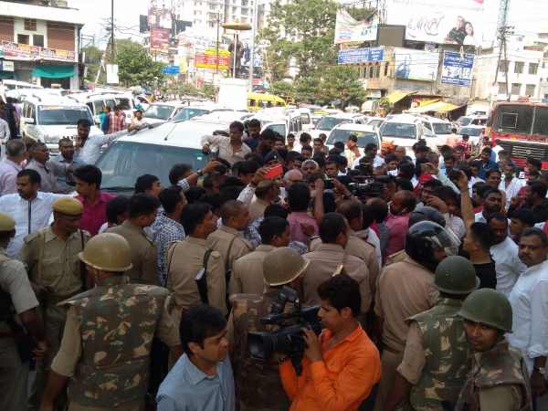 MP Pappu Yadav went to meet students in BHU MP Pappu Yadav went to meet students in BHU