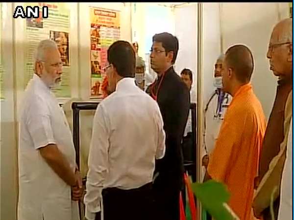 Modi in Varanasi LIVE: पशुधन आरोग्य मेले का पीएम ने किया उद्घाटन