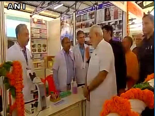 Modi in Varanasi LIVE: पशुधन आरोग्य मेले का पीएम ने किया उद्घाटन