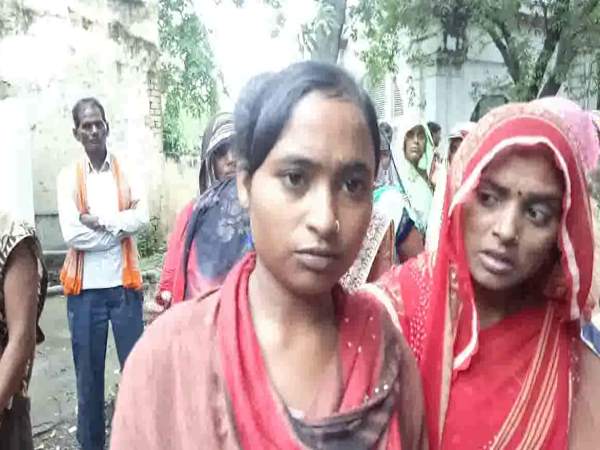 Saifai Police-Public conflict, Women, children seriouly injured Saifai Police-Public conflict, Women, children seriouly injured
