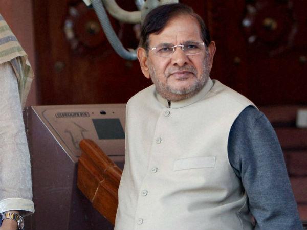 केंद्र की नरेंद्र मोदी सरकार पर भी साधा निशाना केंद्र की नरेंद्र मोदी सरकार पर भी साधा निशाना