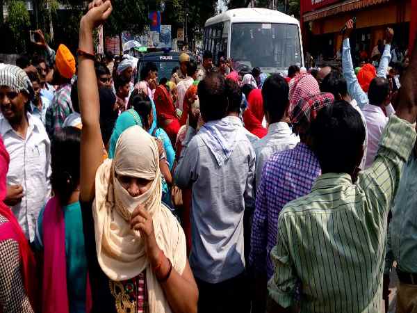 UP shikshamitra protest against CM Yogi Adityanath in Shahjahanpur