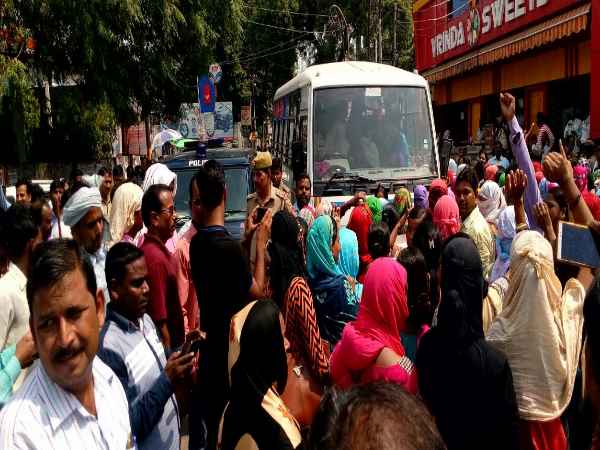 UP shikshamitra protest against CM Yogi Adityanath in Shahjahanpur