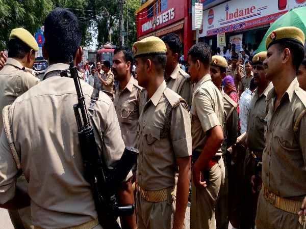 UP shikshamitra protest against CM Yogi Adityanath in Shahjahanpur
