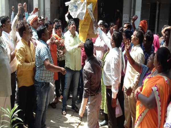 UP shikshamitra protest against CM Yogi Adityanath in Shahjahanpur