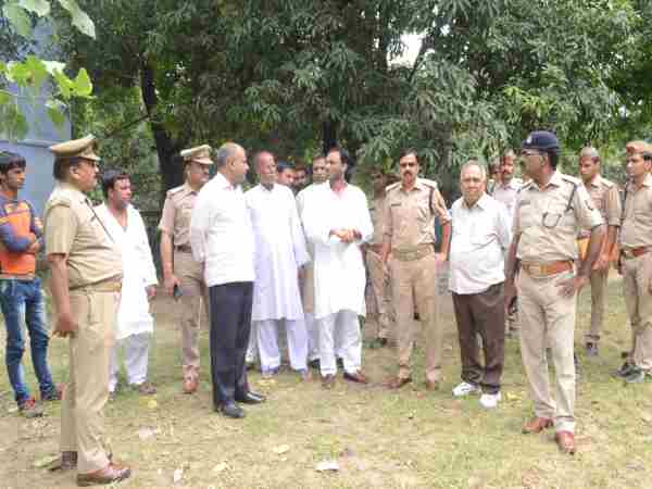 गोरखपुर-सोनौली हाईवे पर कार-टैंकर की भीषण टक्कर, 8 लोगों की मौत गोरखपुर-सोनौली हाईवे पर कार-टैंकर की भीषण टक्कर, 8 लोगों की मौत