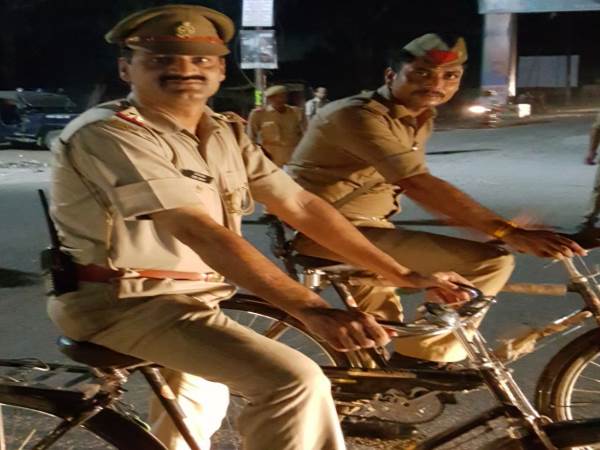 UP Police initiates new patrolling pattern in Hardoi UP Police initiates new patrolling pattern in Hardoi