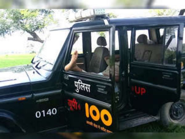 UP police sleep in field, Picture Viral UP police sleep in field, Picture Viral