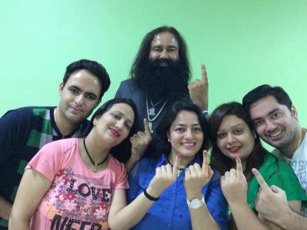 Ram Rahim submits list of visitors to Rohtak Jail admin, Honeypreet is on top Ram Rahim submits list of visitors to Rohtak Jail admin, Honeypreet is on top