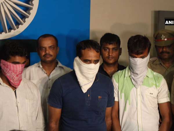 5 करोड़ रुपये की हेरोइन के साथ इंडियन आर्मी के दो जवान गिरफ्तार 5 करोड़ रुपये की हेरोइन के साथ इंडियन आर्मी के दो जवान गिरफ्तार