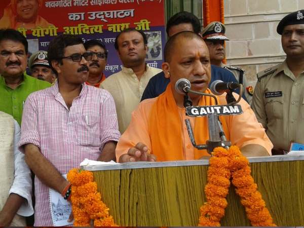 CM Yogi in Kashi celebrated birthday of PM Narendra Modi
