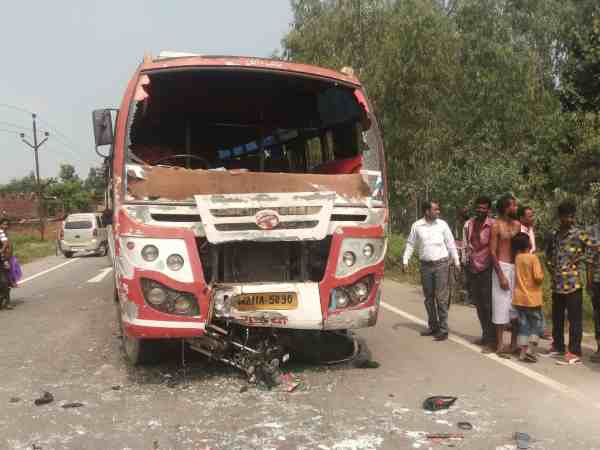 बाइक पर थे 4 सवार