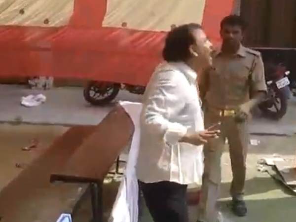 पुलिस प्रशासन ने संभाला मामला