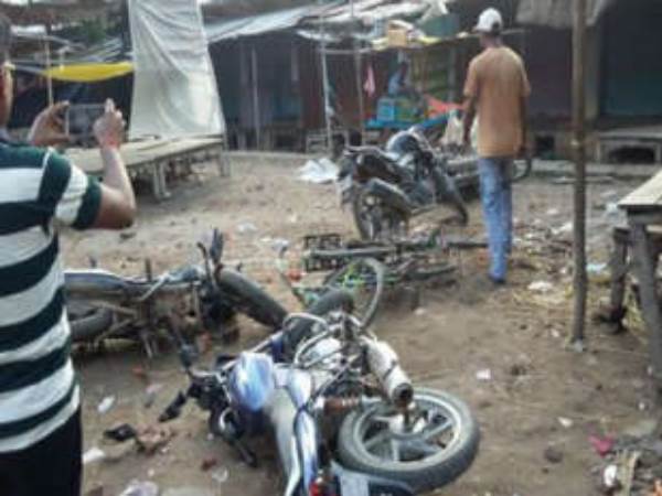 आम लोग भी जख्मीं