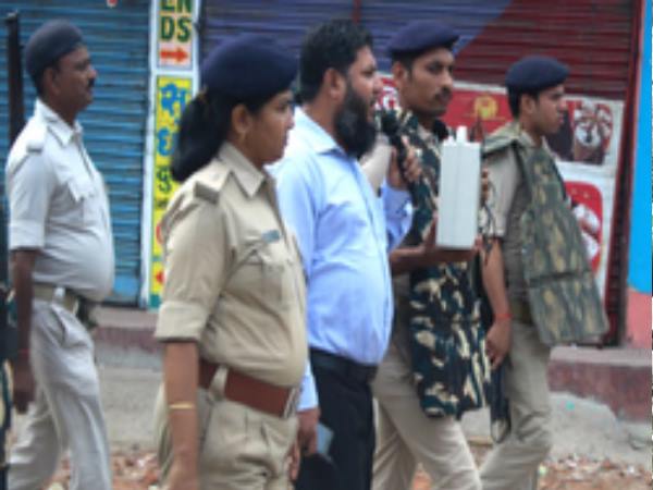 दो पुलिसकर्मी घायल