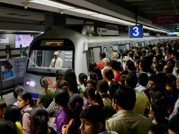 दिल्ली मेट्रो के बढे़ किराए के खिलाफ AAP का 'सत्याग्रह' दिल्ली मेट्रो के बढे़ किराए के खिलाफ AAP का 'सत्याग्रह'