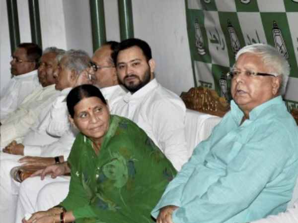 सीबीआई से बचने का रास्ता तलाश रहे लालू