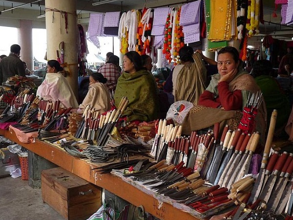 मणिपुर के इम्फाल में है बाजार