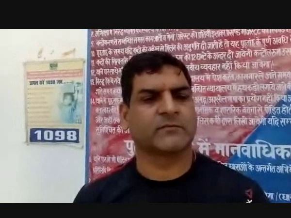 लहराए तमंचे