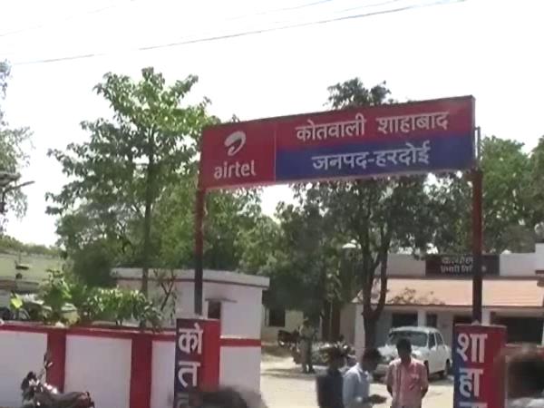 BJP नेता पवन ने निकाली माउजर