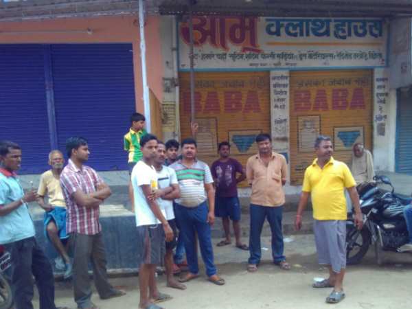 कफन लेने के लिए तड़के तीन बजे जगाया कफन लेने के लिए तड़के तीन बजे जगाया