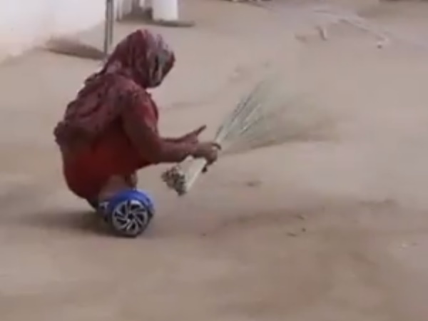 लोटपोट हो रहे हैं लोग