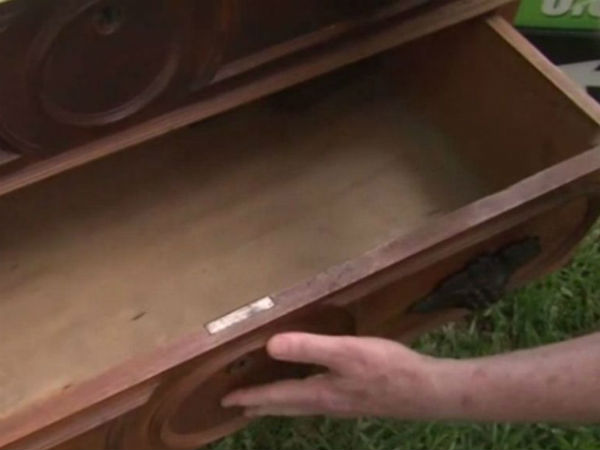  मार्बल और लड़की से बना ड्रॉअर 