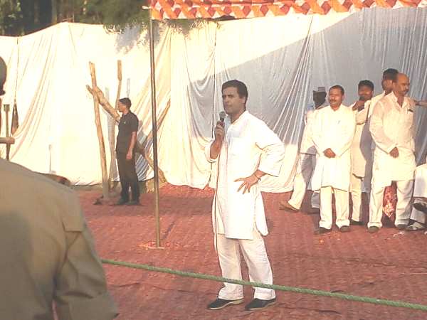 किठौरा में सजी किसानों के साथ चौपाल