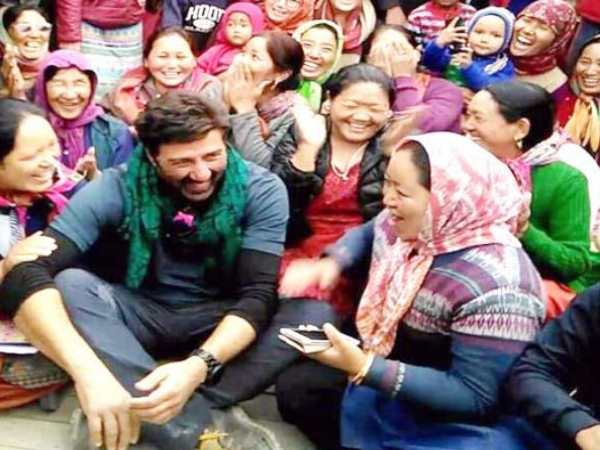 सैफ की बेटी का इंतजार छोड़ आगे बढ़े कर्ण