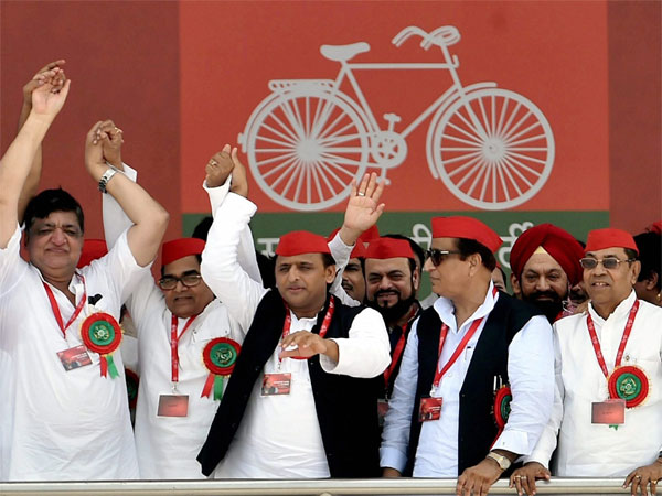  पार्टी के सारे निर्णय लेने के लिए स्वतंत्र