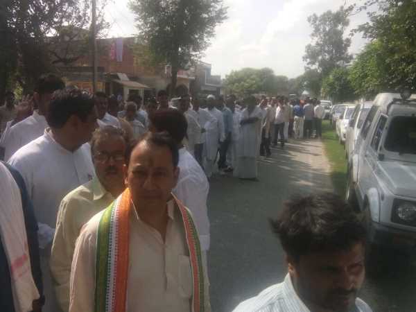 'प्रशासन कांग्रेसियों की नहीं सुनता'