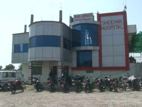 अस्पताल के कर्मचारी फरार