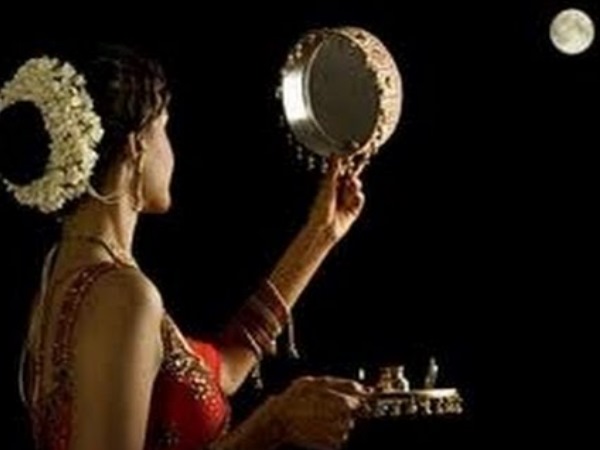 मेंहदी पिया के नाम की...