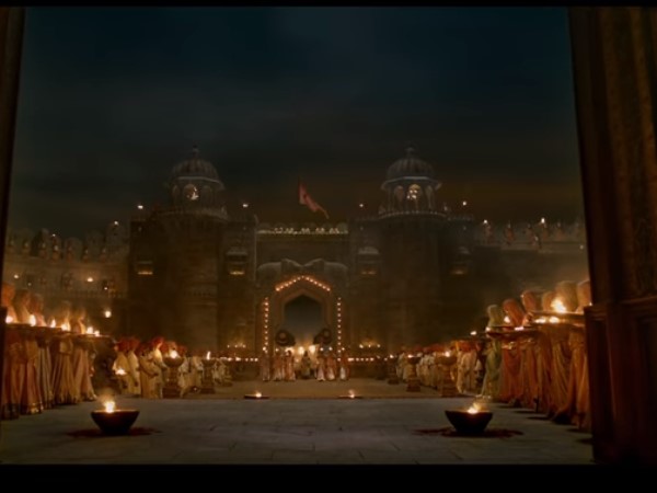 8 जनवरी 1303 को चित्तौड़ के किले पर कब्जा किया