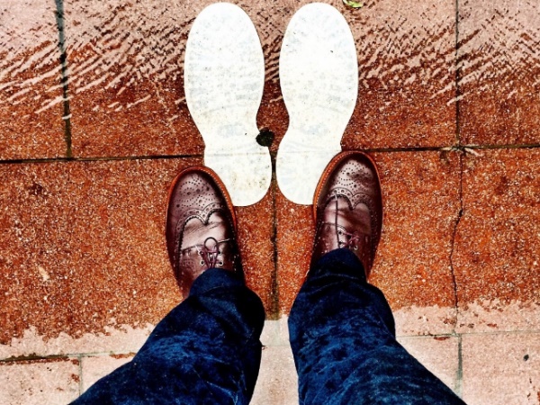 ब्रांडेड चप्पलें हो गईं चोरी