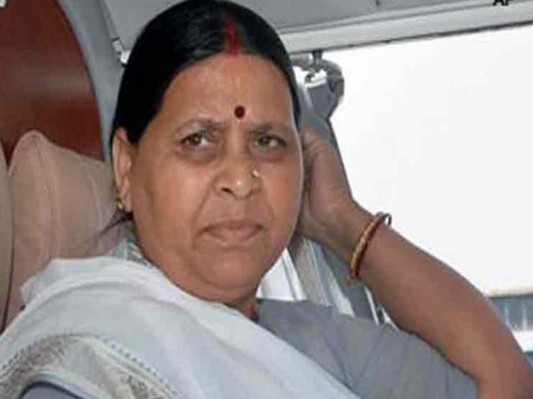 हां या ना बोलते रहे तेजस्वी, अब मां की बारी